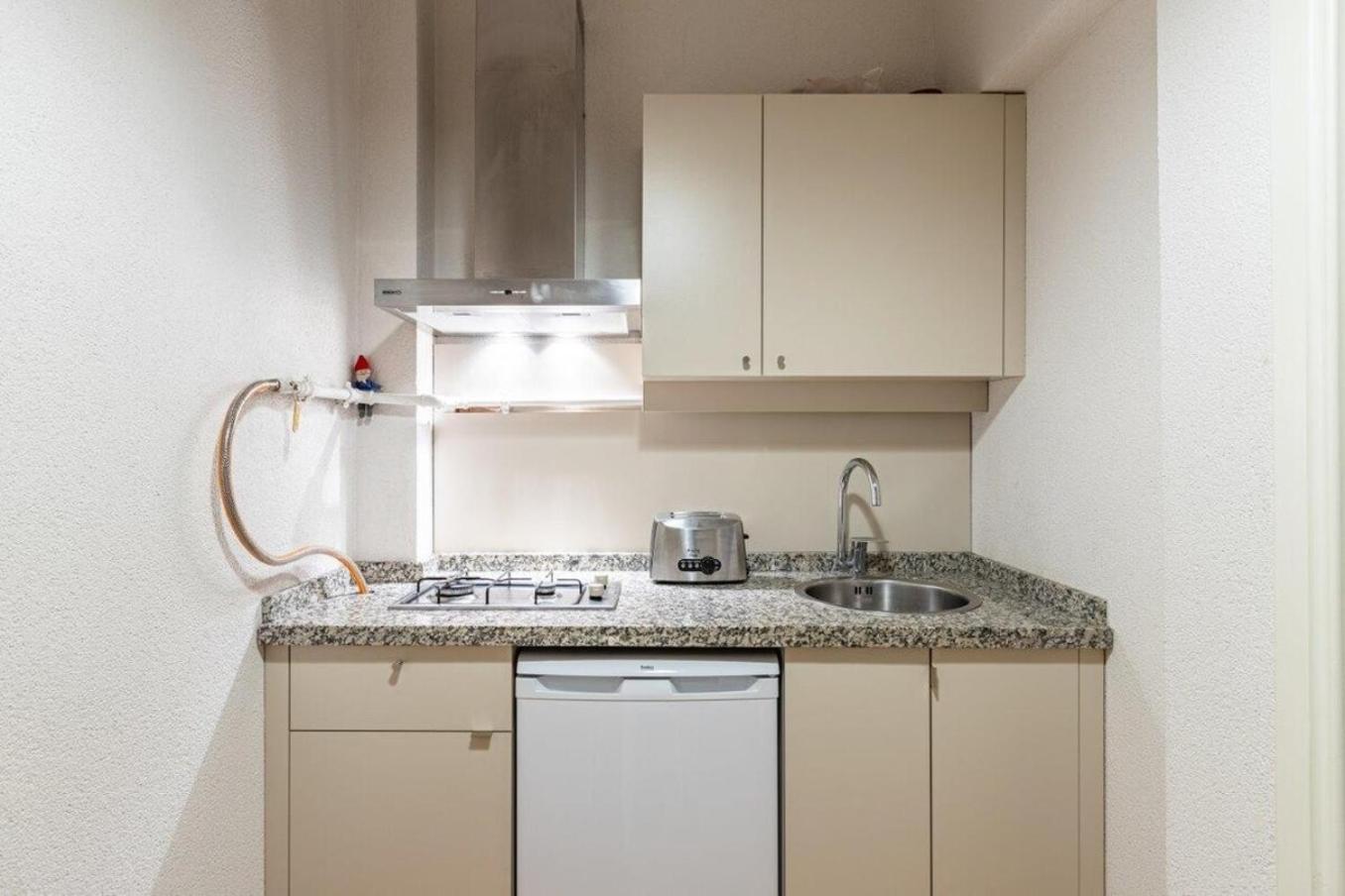 Warm Cozy Charming 2bd2bath Galatatower Gem! #256 Apartament *